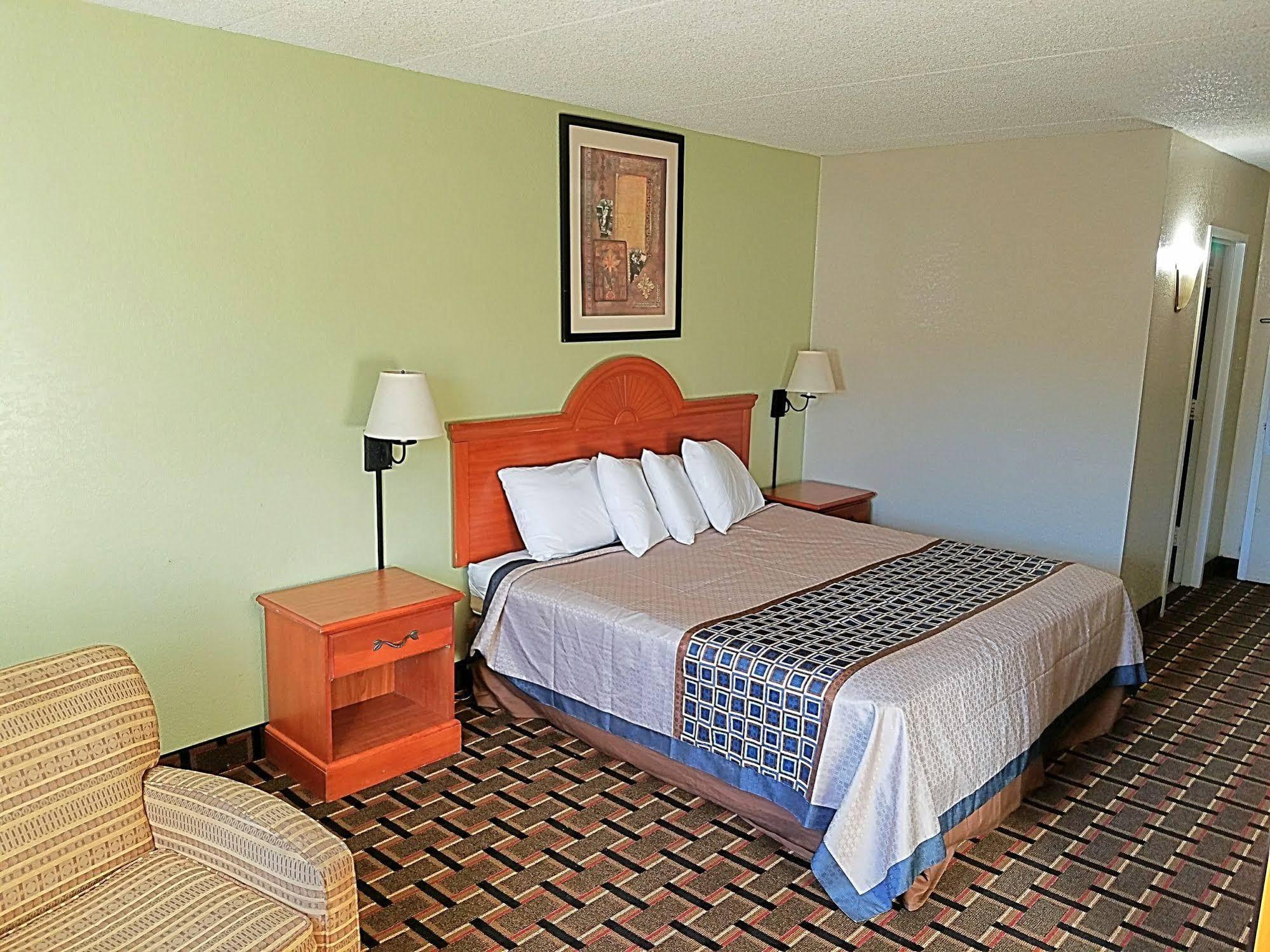 Red Roof Inn Richmond, Va - W Broad St Henrico Dış mekan fotoğraf