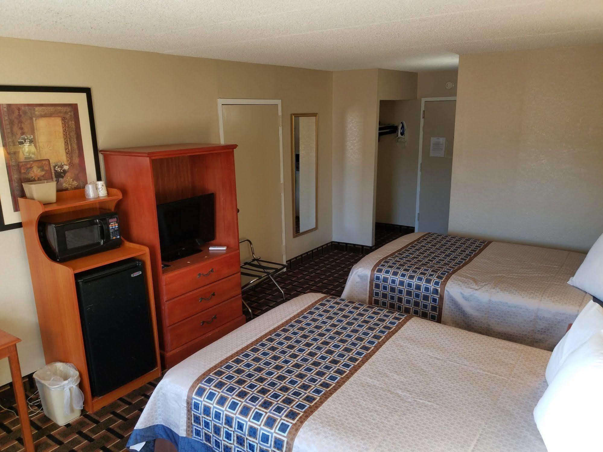 Red Roof Inn Richmond, Va - W Broad St Henrico Dış mekan fotoğraf