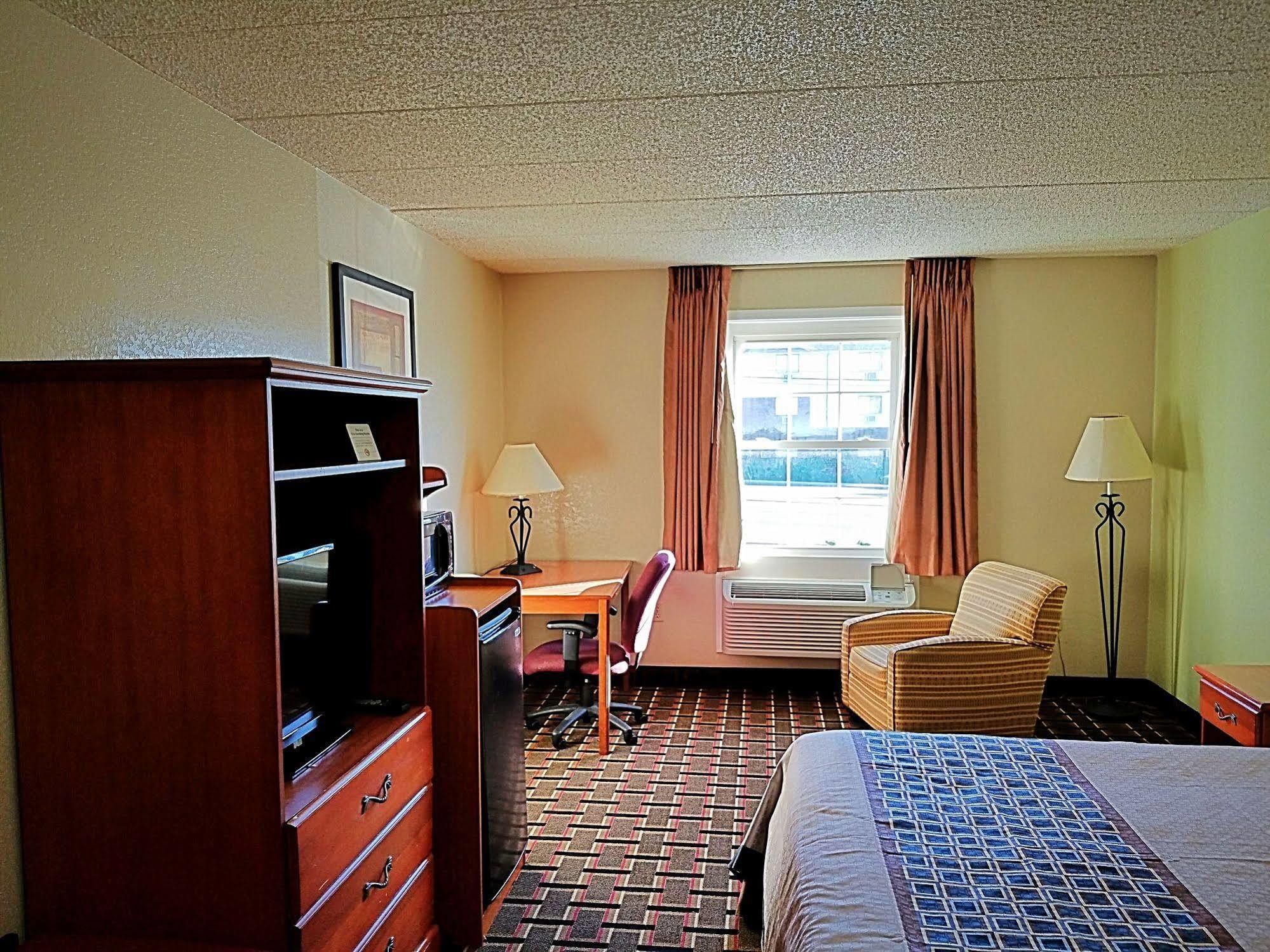 Red Roof Inn Richmond, Va - W Broad St Henrico Dış mekan fotoğraf